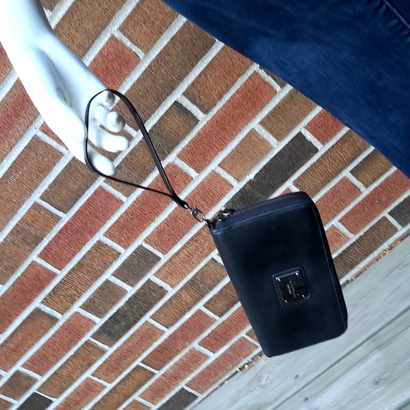 Kenneth Cole Black Leather Wristlet Wallet - Picture 7 of 11